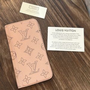 Louis Vuitton AUTH Custom Vintage Collectible Leather Bifold Vintage Phone case
